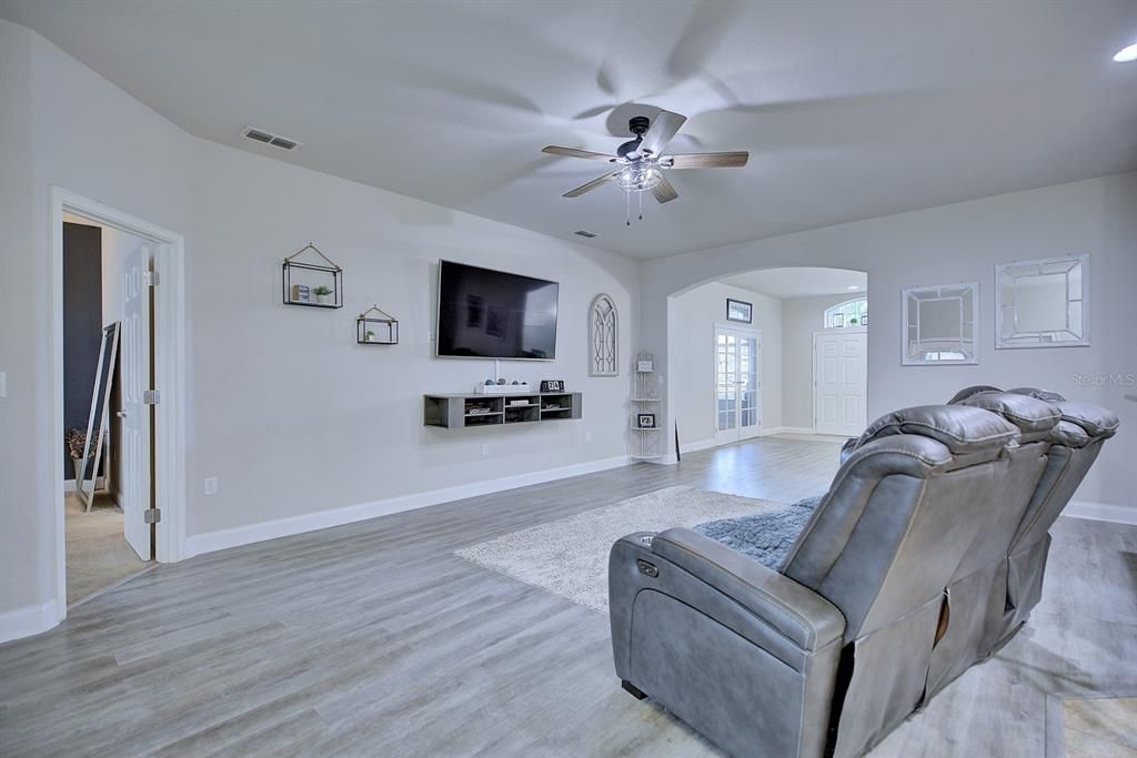 En Renta: $3,200 (4 camas, 3 baños, 2345 Pies cuadrados)