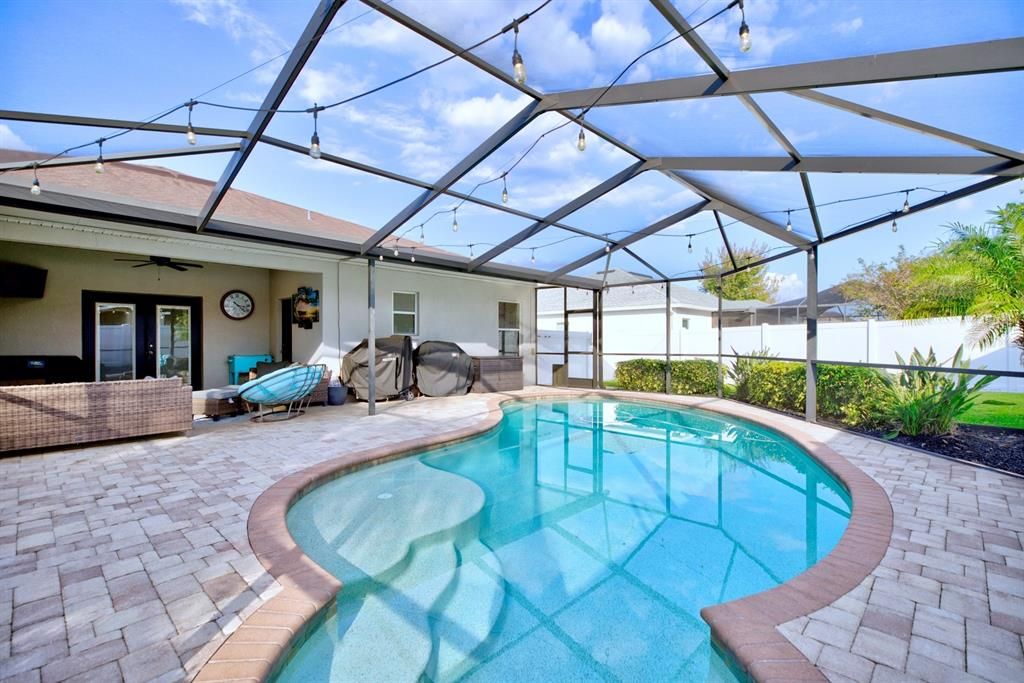 En Renta: $3,200 (4 camas, 3 baños, 2345 Pies cuadrados)