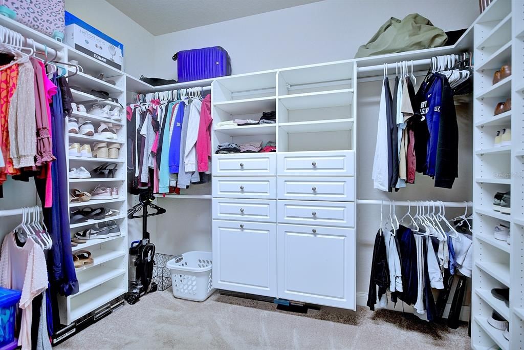 En Renta: $3,200 (4 camas, 3 baños, 2345 Pies cuadrados)