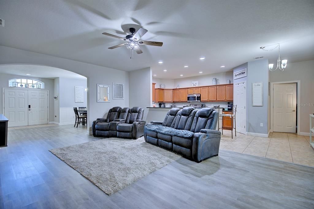 En Renta: $3,200 (4 camas, 3 baños, 2345 Pies cuadrados)