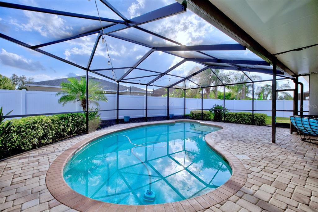 En Renta: $3,200 (4 camas, 3 baños, 2345 Pies cuadrados)