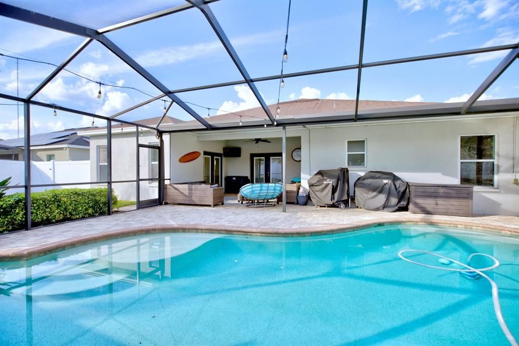 En Renta: $3,200 (4 camas, 3 baños, 2345 Pies cuadrados)