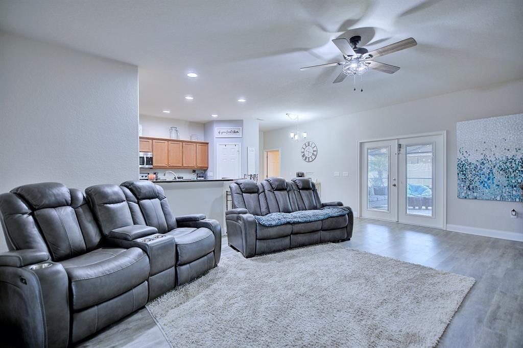 En Renta: $3,200 (4 camas, 3 baños, 2345 Pies cuadrados)