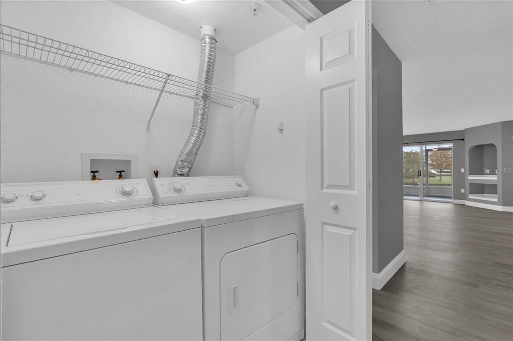 For Sale: $170,000 (1 beds, 1 baths, 861 Square Feet)