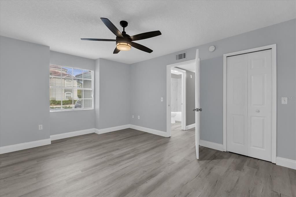 For Sale: $170,000 (1 beds, 1 baths, 861 Square Feet)