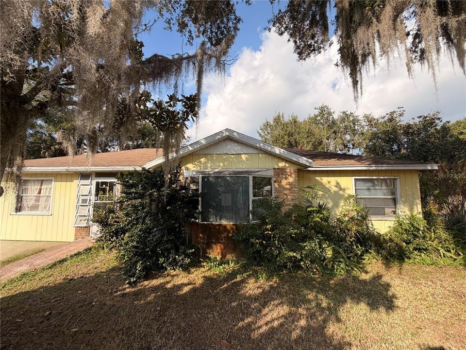 For Sale: $170,000 (4 beds, 2 baths, 1218 Square Feet)
