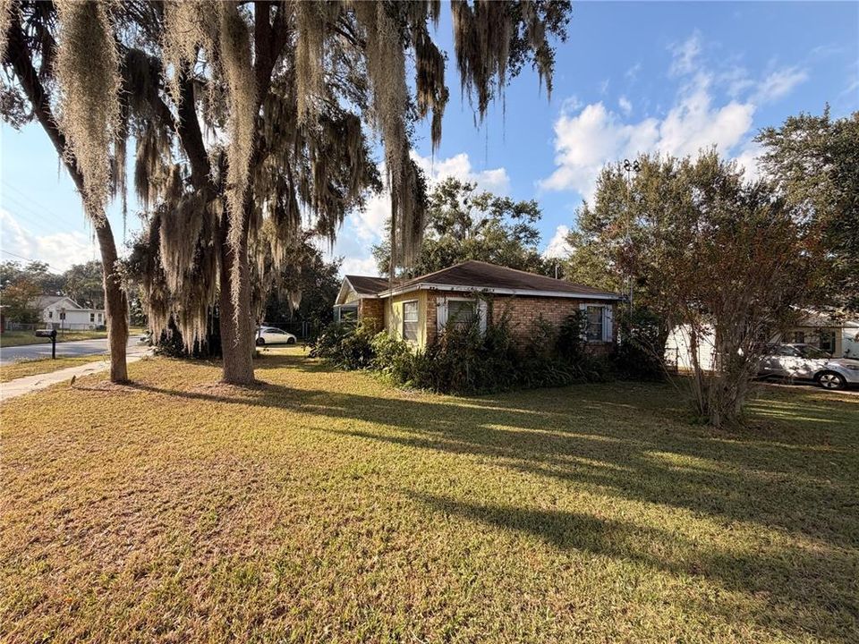 For Sale: $170,000 (4 beds, 2 baths, 1218 Square Feet)