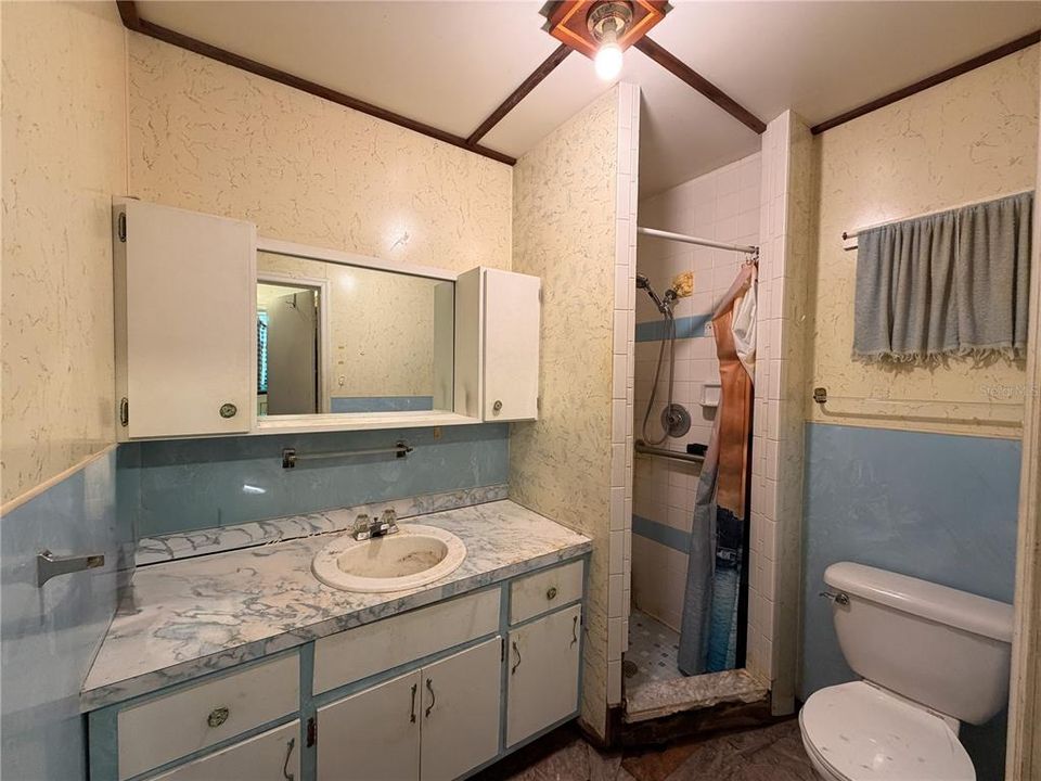 For Sale: $170,000 (4 beds, 2 baths, 1218 Square Feet)