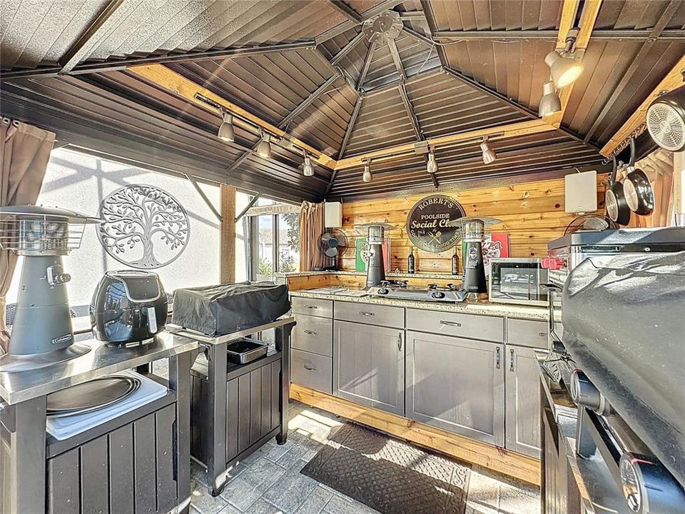 For Sale: $1,200,000 (4 beds, 3 baths, 4126 Square Feet)