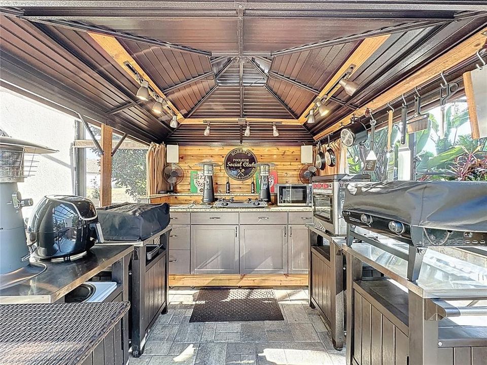 For Sale: $1,200,000 (4 beds, 3 baths, 4126 Square Feet)