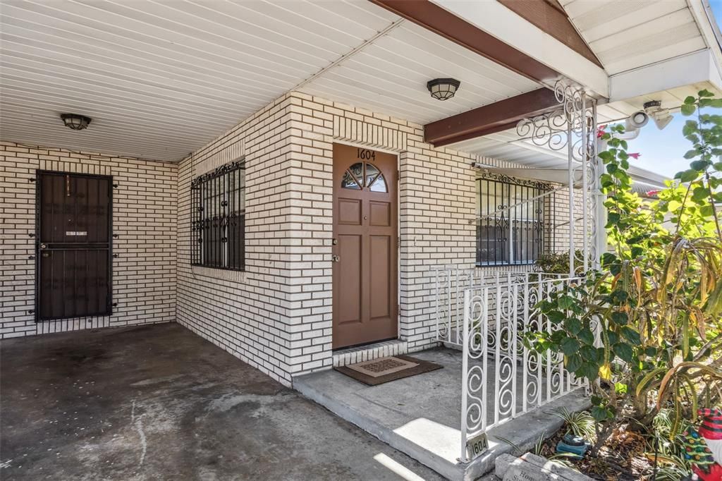 For Sale: $189,900 (2 beds, 1 baths, 880 Square Feet)