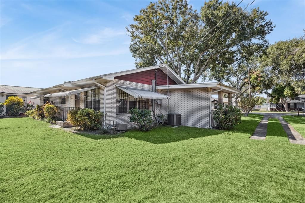 For Sale: $189,900 (2 beds, 1 baths, 880 Square Feet)