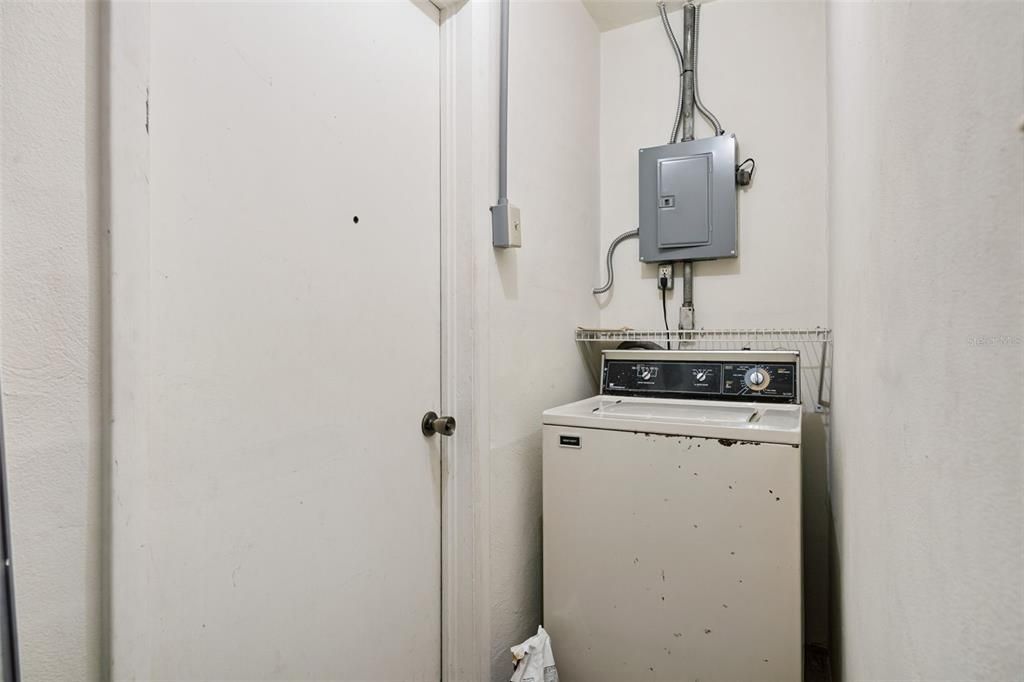 For Sale: $189,900 (2 beds, 1 baths, 880 Square Feet)