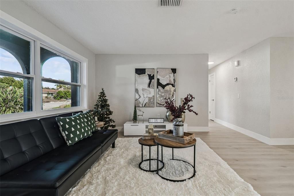 На продажу: $345,000 (3 спален, 2 ванн, 1502 Квадратных фут)