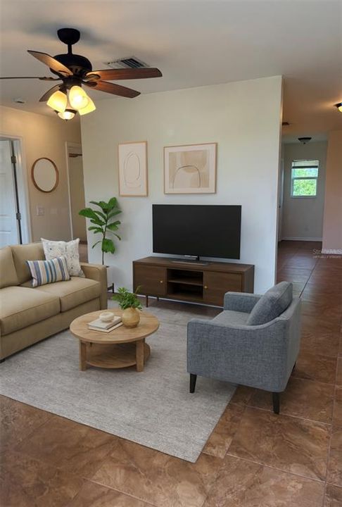 For Rent: $1,400 (2 beds, 1 baths, 821 Square Feet)