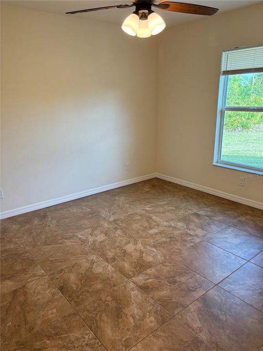 For Rent: $1,400 (2 beds, 1 baths, 821 Square Feet)