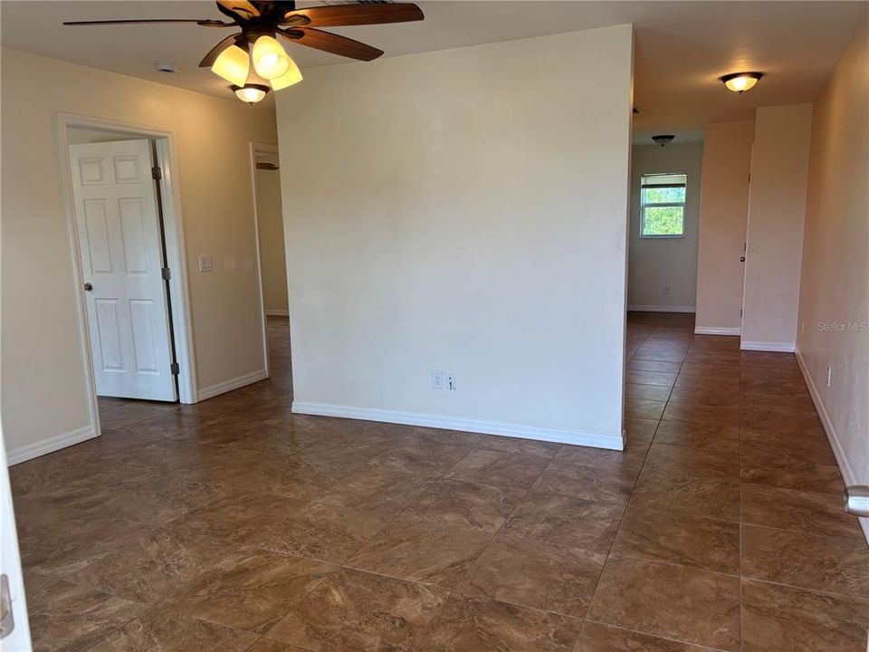 For Rent: $1,400 (2 beds, 1 baths, 821 Square Feet)