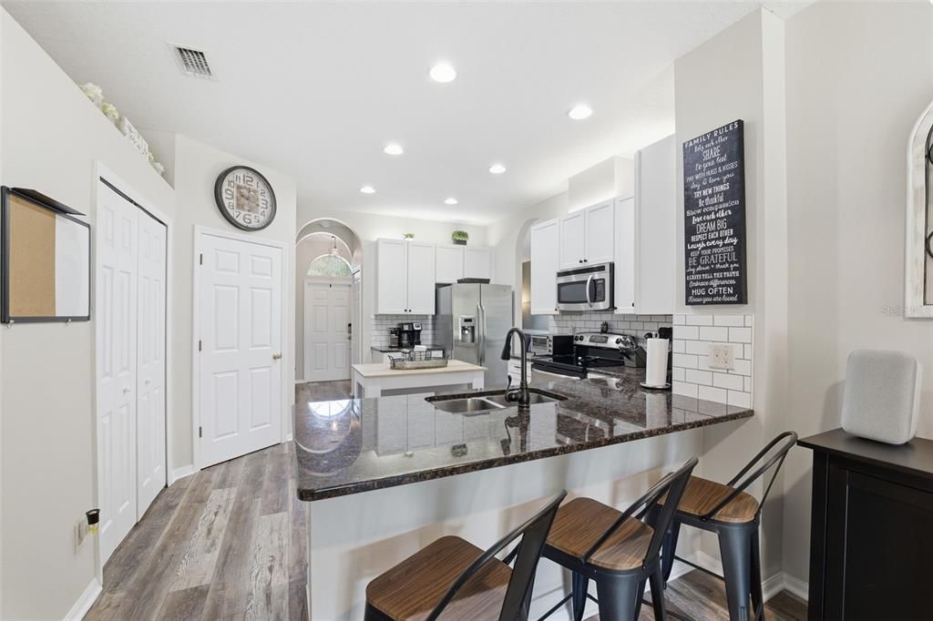 На продажу: $349,000 (4 спален, 2 ванн, 1805 Квадратных фут)