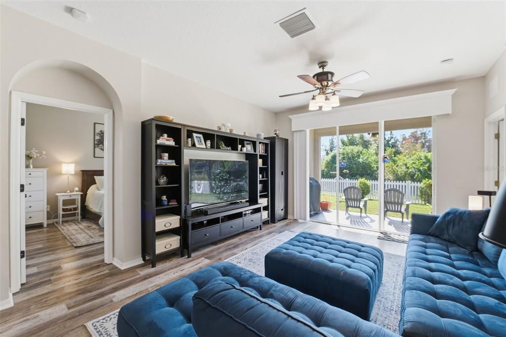 На продажу: $349,000 (4 спален, 2 ванн, 1805 Квадратных фут)