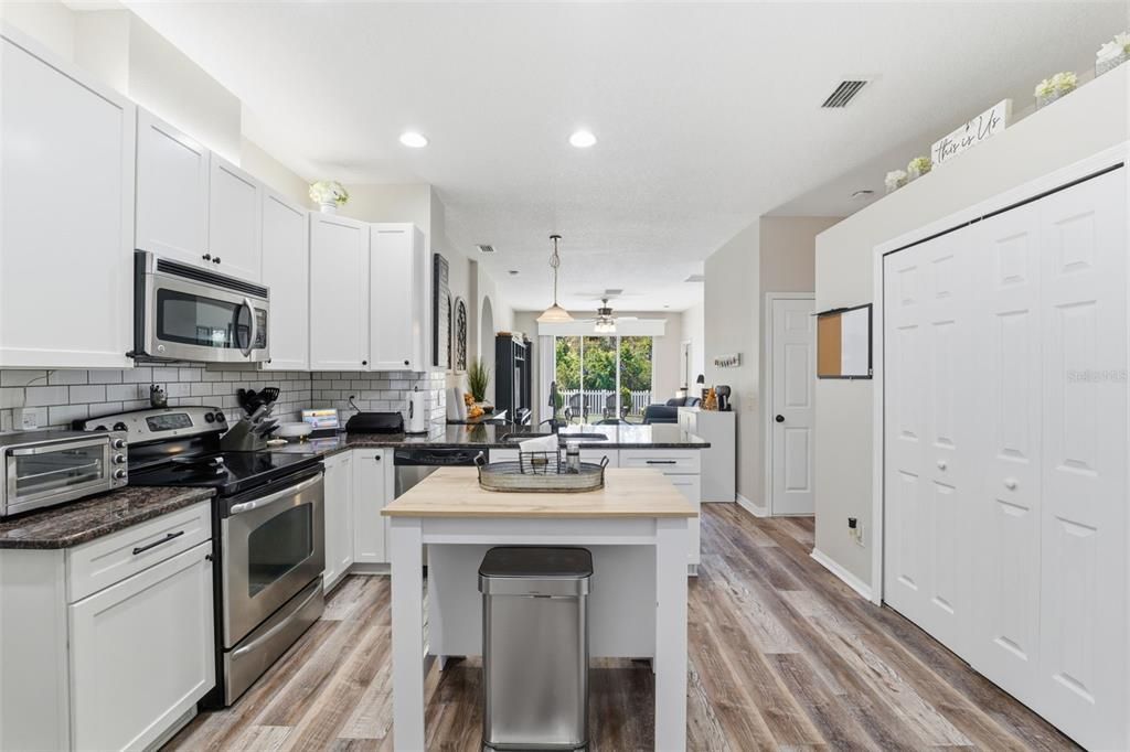 На продажу: $349,000 (4 спален, 2 ванн, 1805 Квадратных фут)