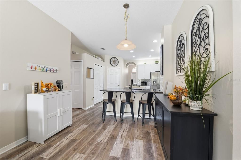 На продажу: $349,000 (4 спален, 2 ванн, 1805 Квадратных фут)