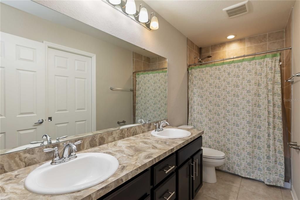 For Rent: $2,350 (3 beds, 2 baths, 2143 Square Feet)