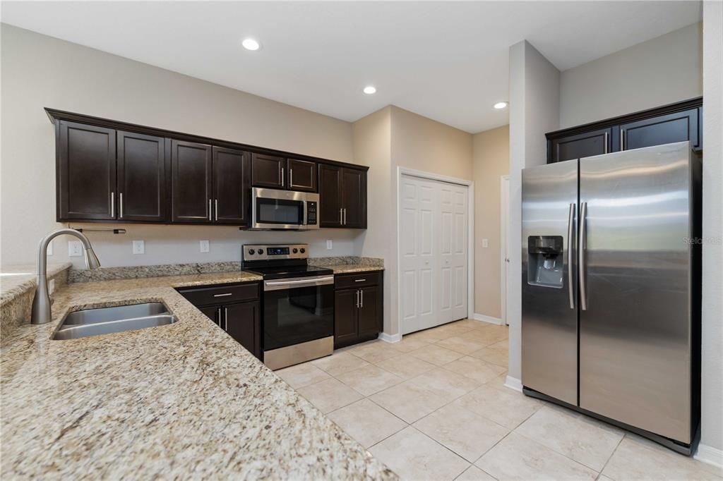 For Rent: $2,350 (3 beds, 2 baths, 2143 Square Feet)