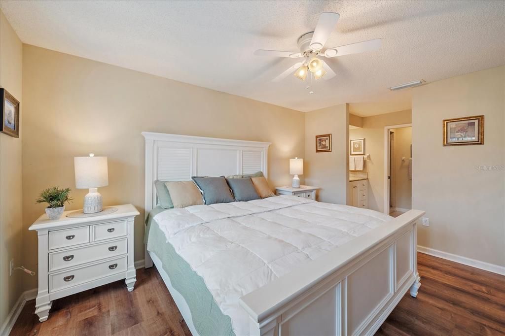 Active With Contract: $259,000 (2 beds, 2 baths, 1177 Square Feet)