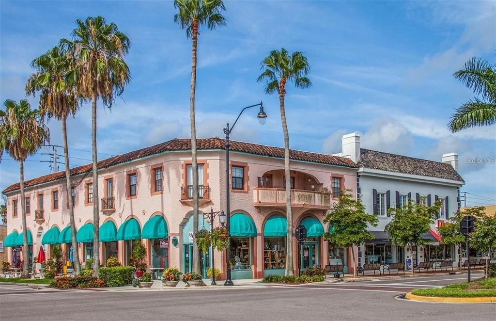 Active With Contract: $259,000 (2 beds, 2 baths, 1177 Square Feet)