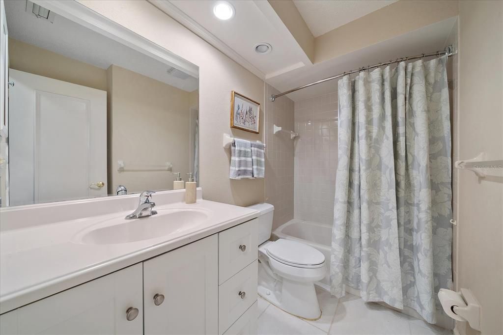 Active With Contract: $259,000 (2 beds, 2 baths, 1177 Square Feet)