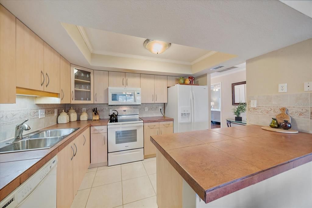 Active With Contract: $259,000 (2 beds, 2 baths, 1177 Square Feet)