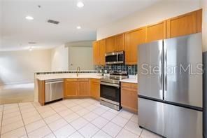 For Rent: $2,400 (3 beds, 2 baths, 1857 Square Feet)