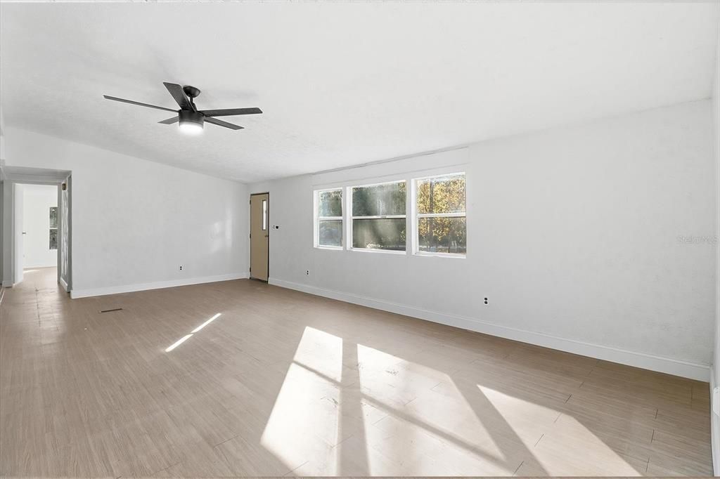 На продажу: $199,990 (3 спален, 2 ванн, 1900 Квадратных фут)