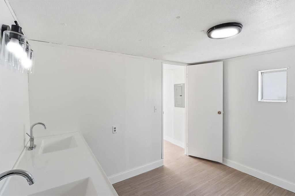 На продажу: $199,990 (3 спален, 2 ванн, 1900 Квадратных фут)