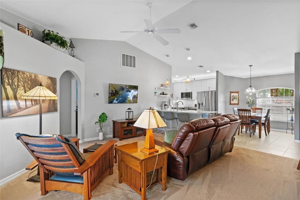 待售: $288,900 (3 贝兹, 2 浴室, 1384 平方英尺)