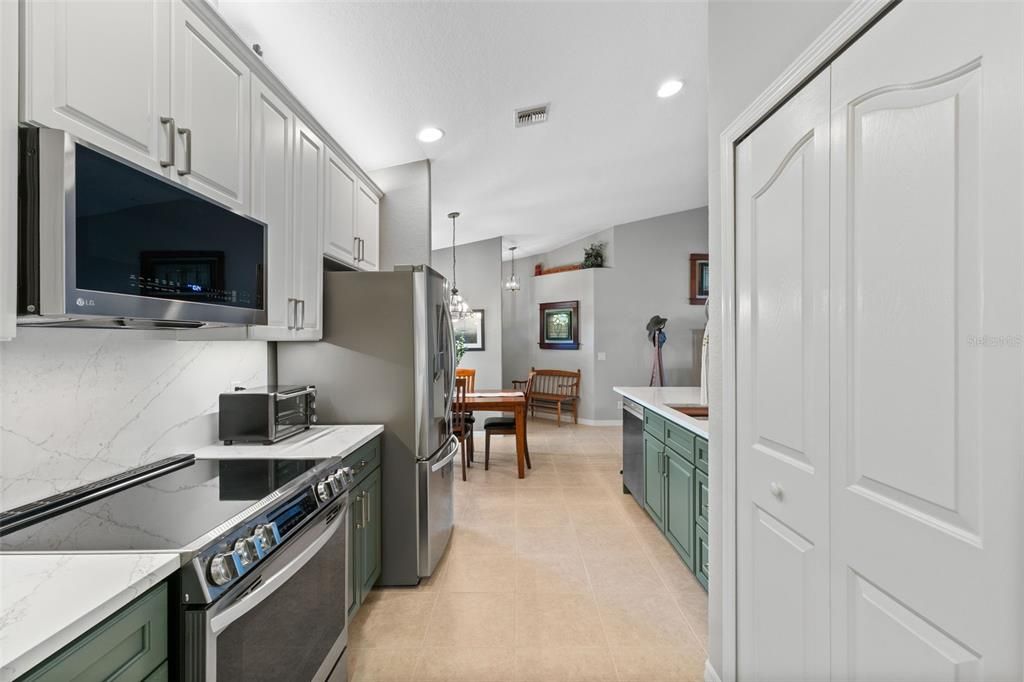 待售: $288,900 (3 贝兹, 2 浴室, 1384 平方英尺)