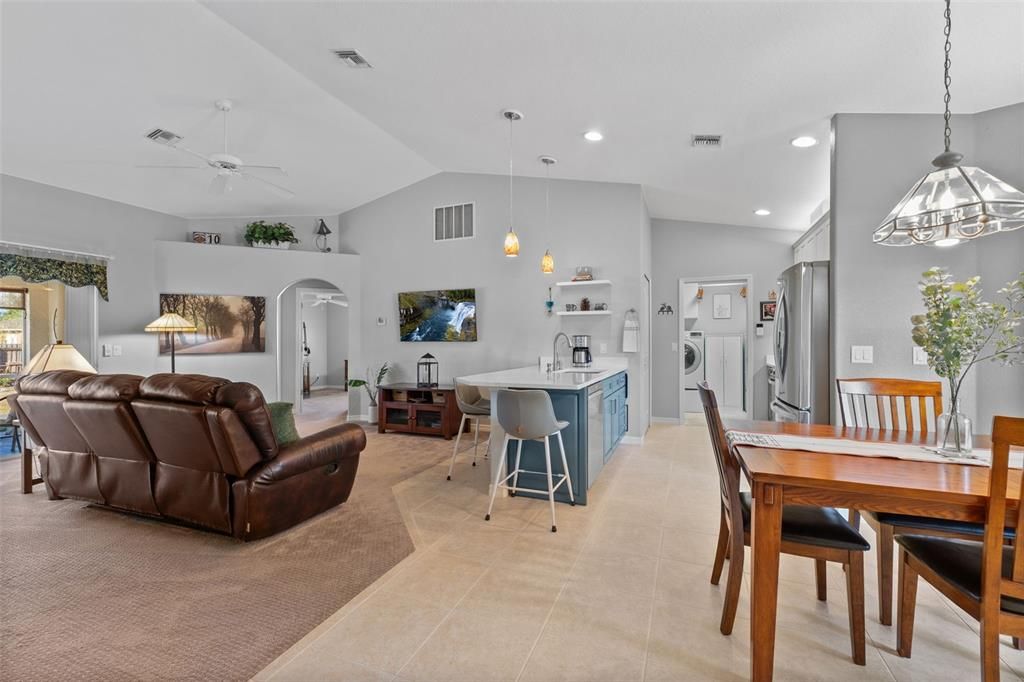 待售: $288,900 (3 贝兹, 2 浴室, 1384 平方英尺)