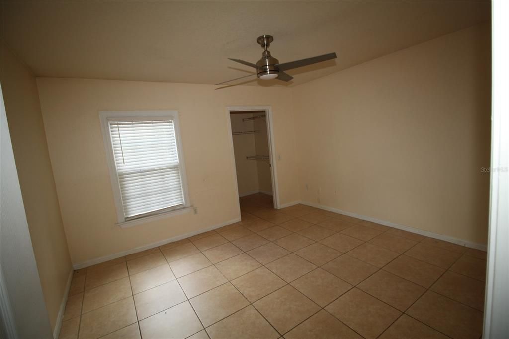 出租: $1,450 (1 贝兹, 1 浴室, 856 平方英尺)