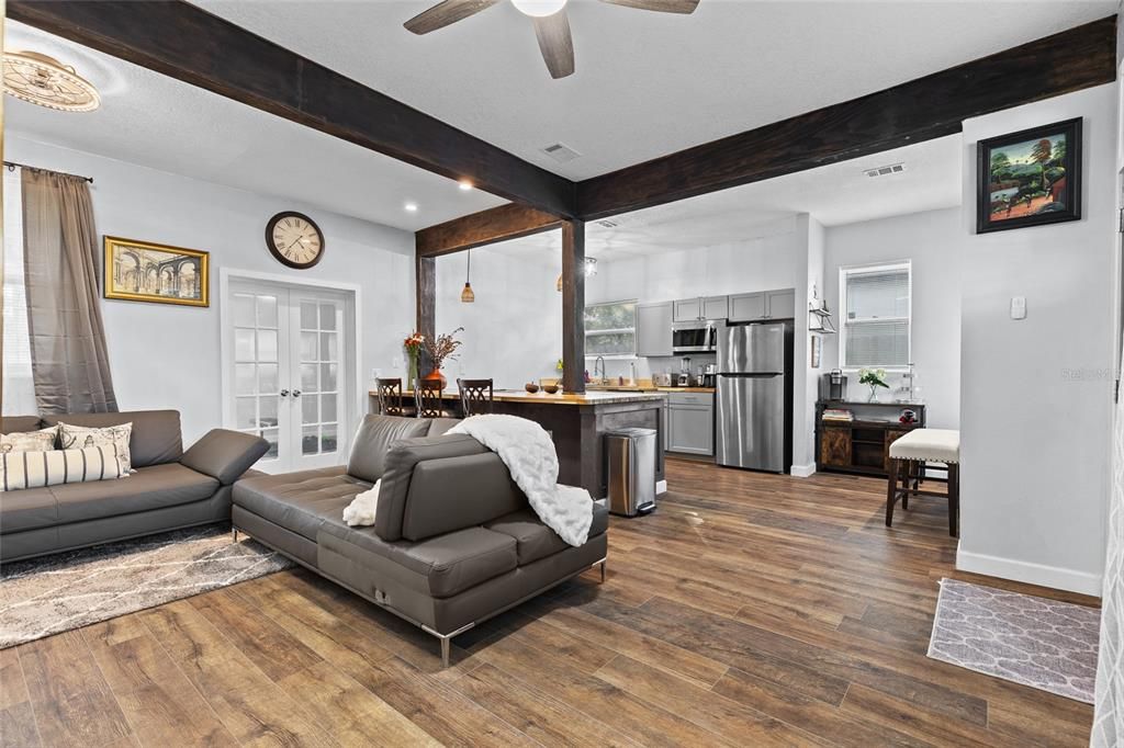 For Sale: $349,900 (3 beds, 2 baths, 1250 Square Feet)