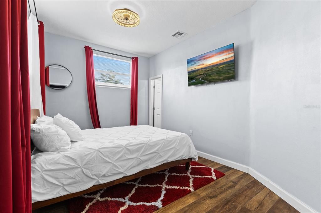 For Sale: $349,900 (3 beds, 2 baths, 1250 Square Feet)