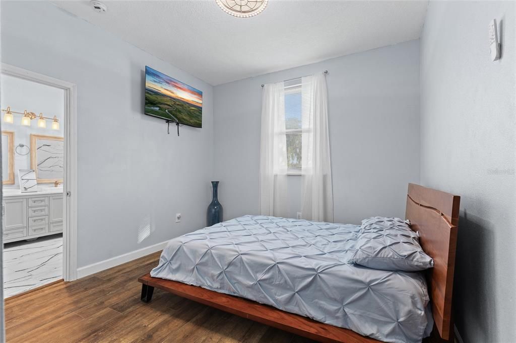 For Sale: $349,900 (3 beds, 2 baths, 1250 Square Feet)