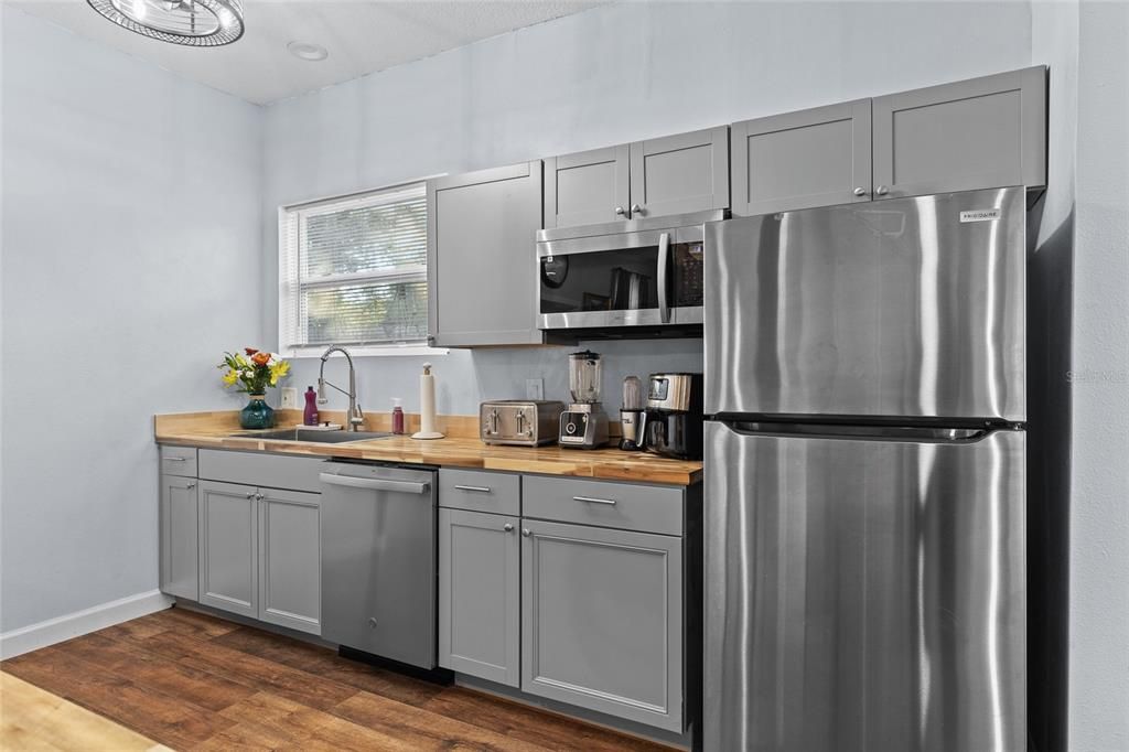 For Sale: $349,900 (3 beds, 2 baths, 1250 Square Feet)