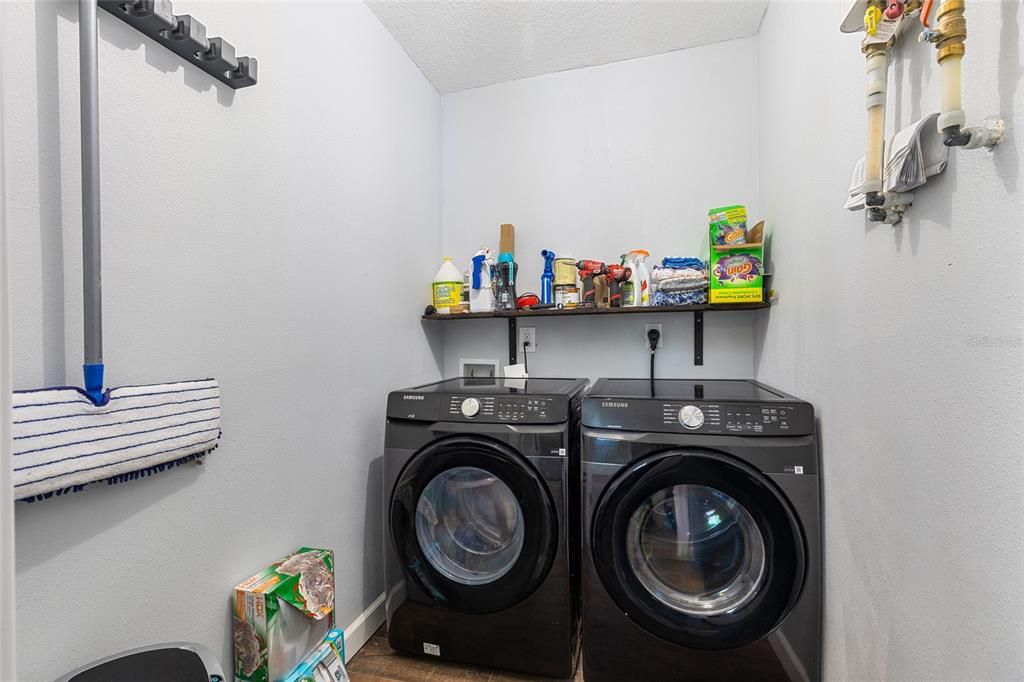 For Sale: $349,900 (3 beds, 2 baths, 1250 Square Feet)