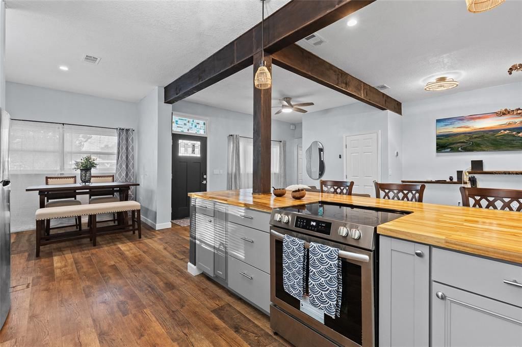 For Sale: $349,900 (3 beds, 2 baths, 1250 Square Feet)