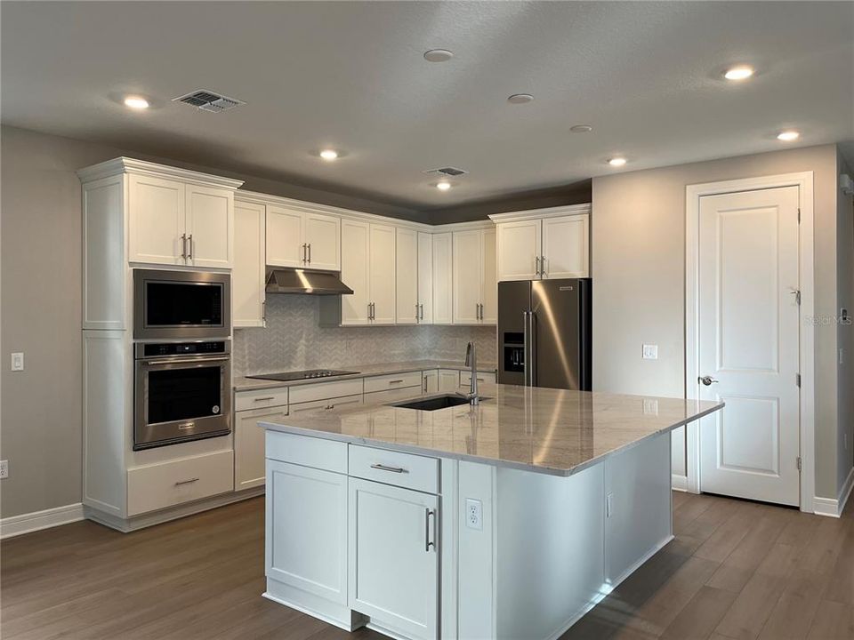 В аренду: $3,200 (5 спален, 3 ванн, 2895 Квадратных фут)