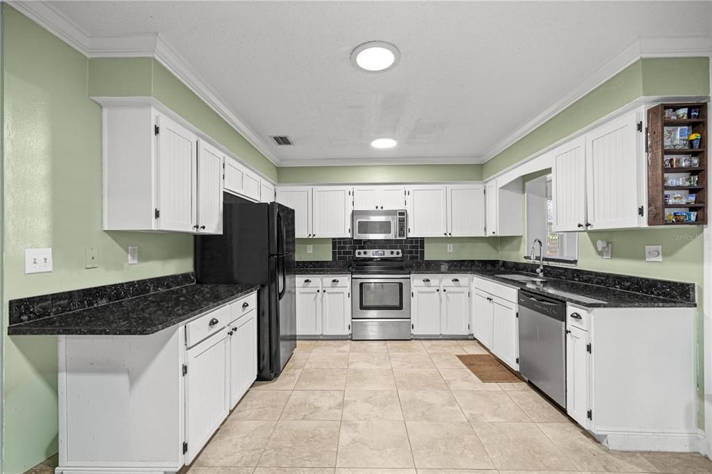 For Sale: $249,900 (3 beds, 2 baths, 1584 Square Feet)