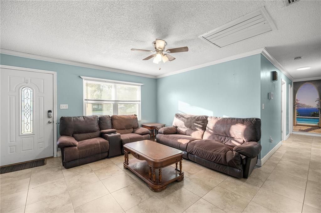 For Sale: $249,900 (3 beds, 2 baths, 1584 Square Feet)
