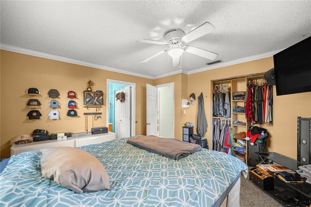 For Sale: $249,900 (3 beds, 2 baths, 1584 Square Feet)