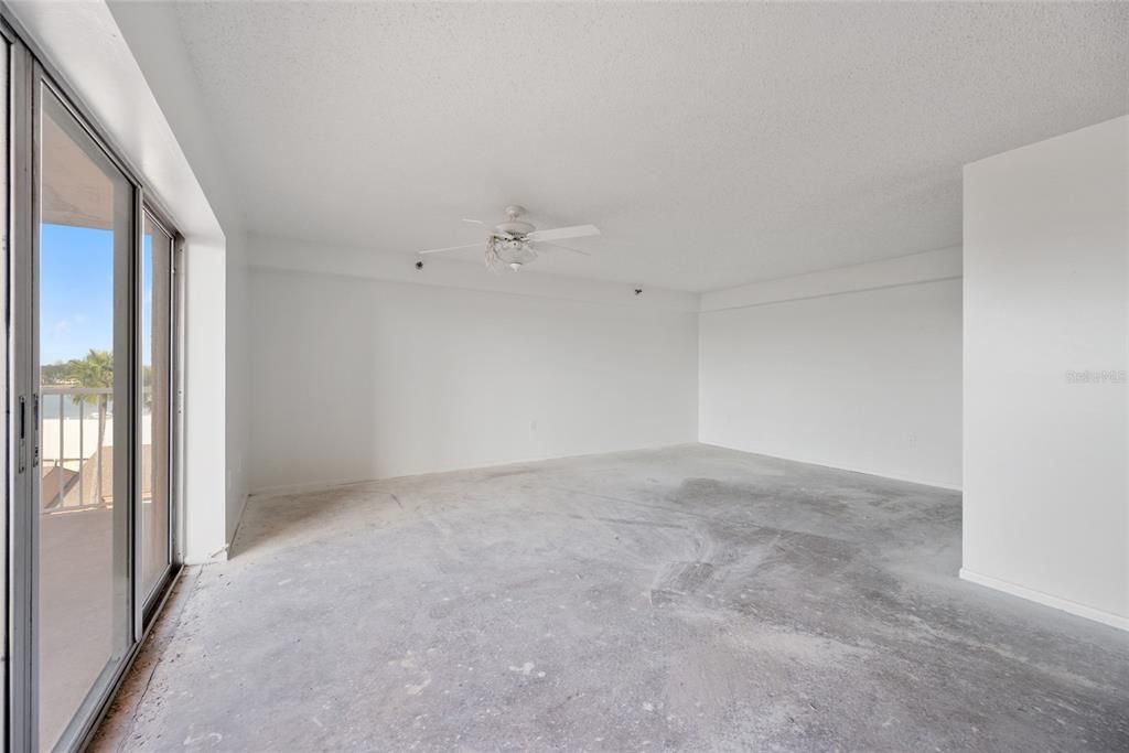 For Sale: $224,900 (2 beds, 2 baths, 1140 Square Feet)