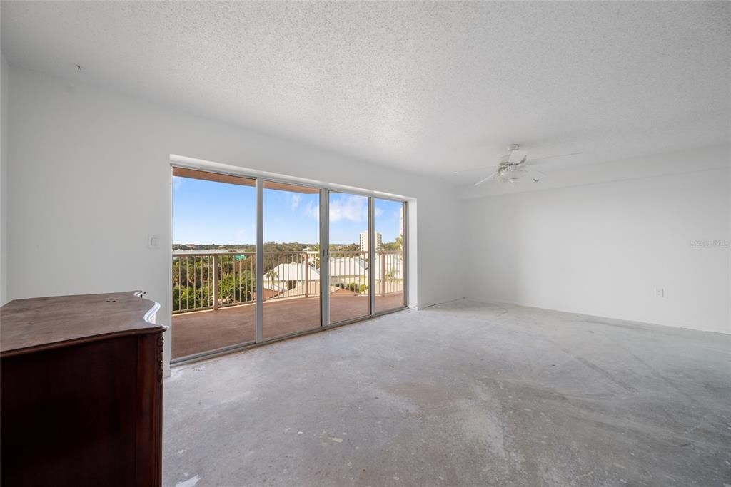 For Sale: $224,900 (2 beds, 2 baths, 1140 Square Feet)